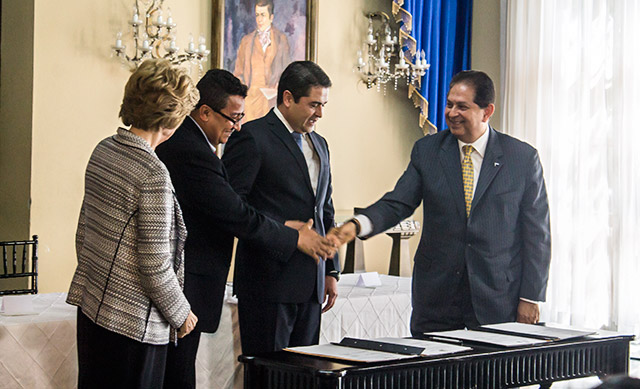 Firma Convenio TI y Gob de Honduras