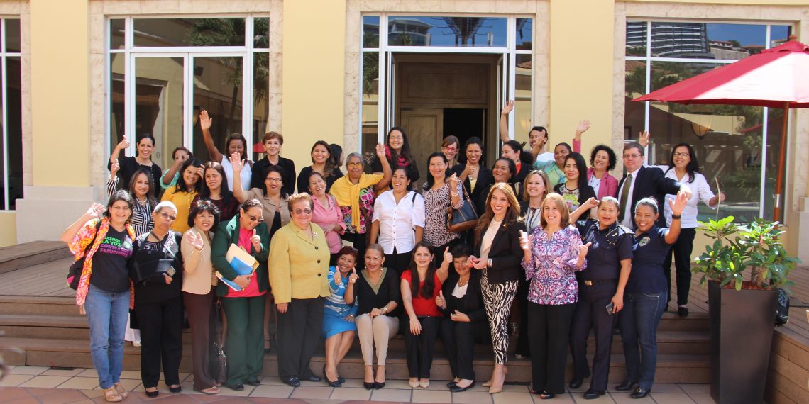 En la política  la paridad esta a la vuelta de la esquina