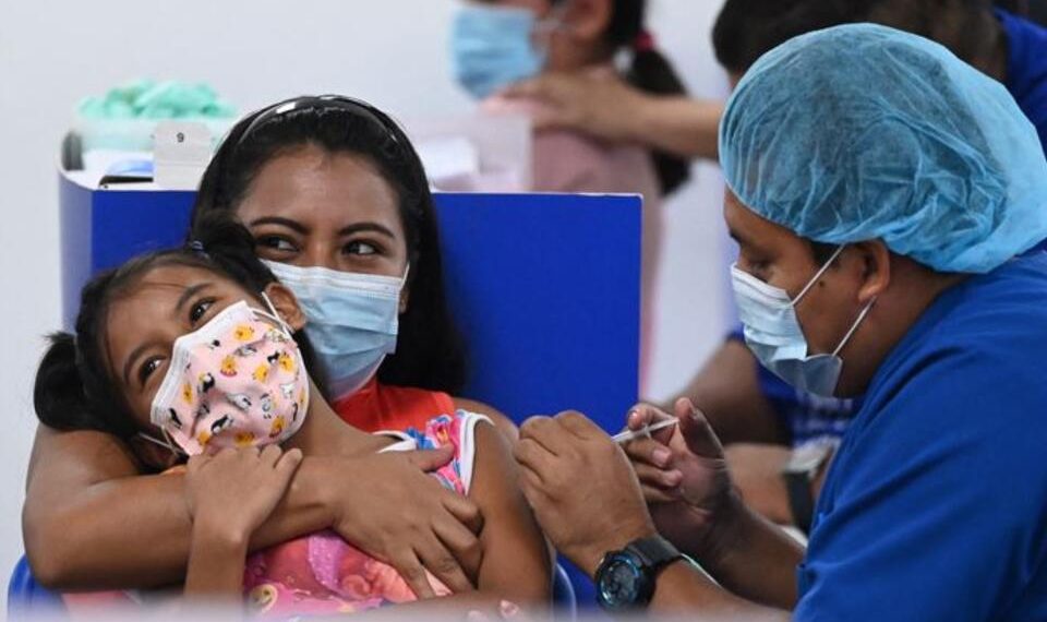 Honduras estaría comprando a Pfizer tres millones de vacunas pediátricas