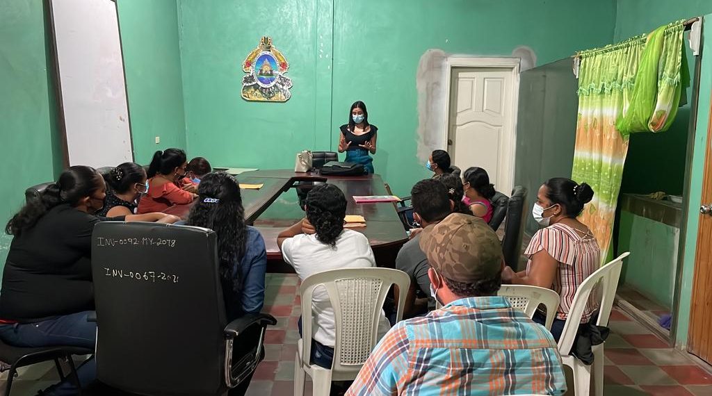 Niños y padres de familia agobiados ante reemplazo de maestros Proheco con nombramientos políticos en Olancho