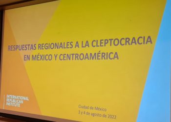 Herramientas de Revistazo para investigar la corrupción son presentadas en México
