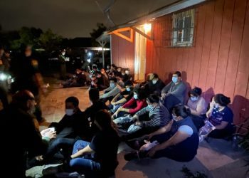 Migrantes detenidos en la frontera sur