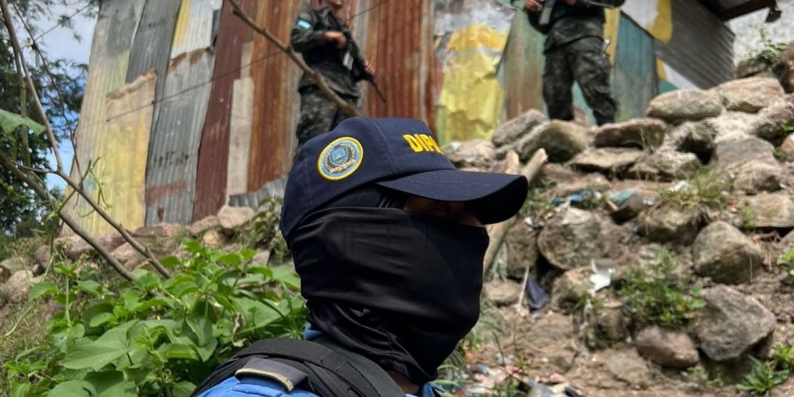 “Por sapos” Pandilla amenaza y hace que habitantes de la Villa Nueva huyan de sus casas