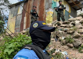 “Por sapos” Pandilla amenaza y hace que habitantes de la Villa Nueva huyan de sus casas